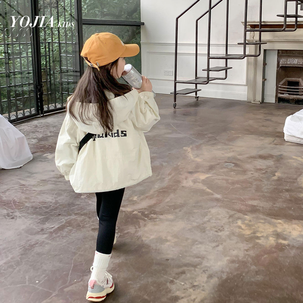 女大童春季女童冲锋衣春秋2新款洋气黑白儿童运动连帽外套防风衣