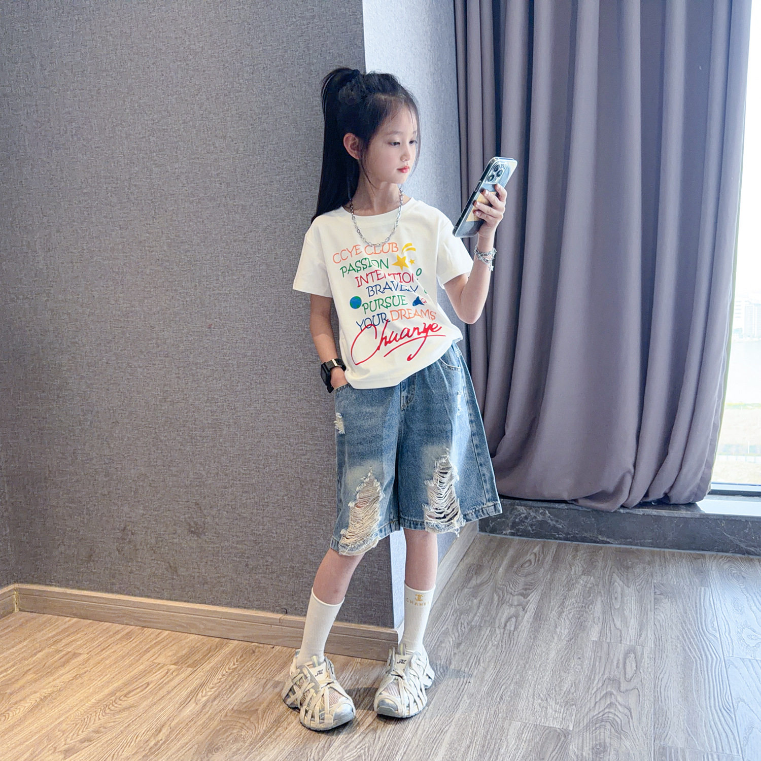 女童夏季短袖2026新款洋气女孩夏装百搭T恤儿童破洞牛仔中裤套装