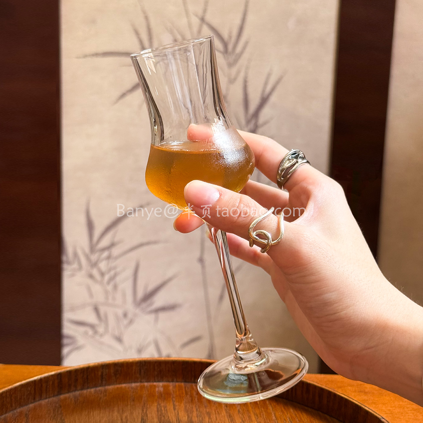 威士忌品鉴杯烈酒杯郁金香洋试酒杯白酒杯高脚水晶玻璃红酒闻香杯