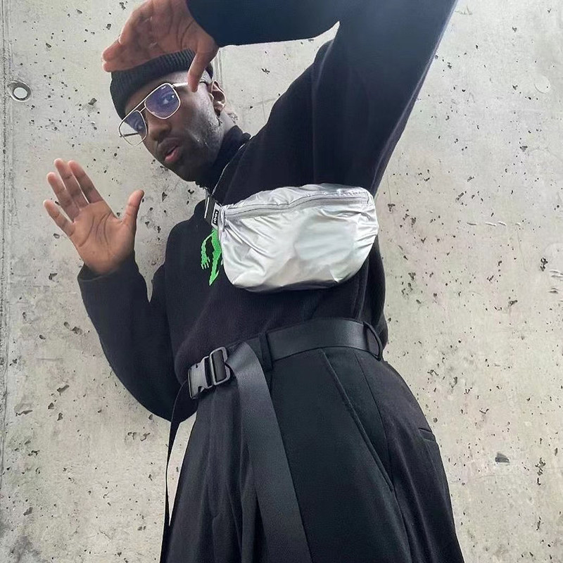 德国LOQI个性街头腰包潮酷斜挎小包轻便单肩金属质感 哑光银胸包,箱包皮具/热销女包/男包,胸包,淘宝优惠券,粉丝福利购,淘宝优惠卷