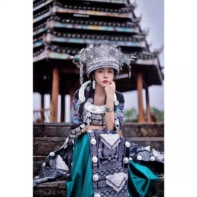 苗疆服装女苗族服饰土家族少数民族舞台演出头饰项圈抹胸旅拍摄影