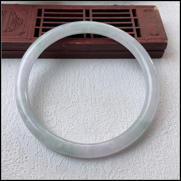 62大圈口天然缅甸翡翠A货手镯冰糯种飘绿细圆条叮当镯玉镯子女