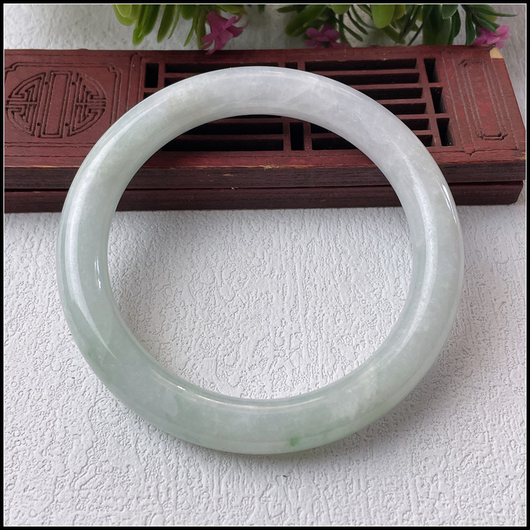 天然翡翠美人镯圆条飘花