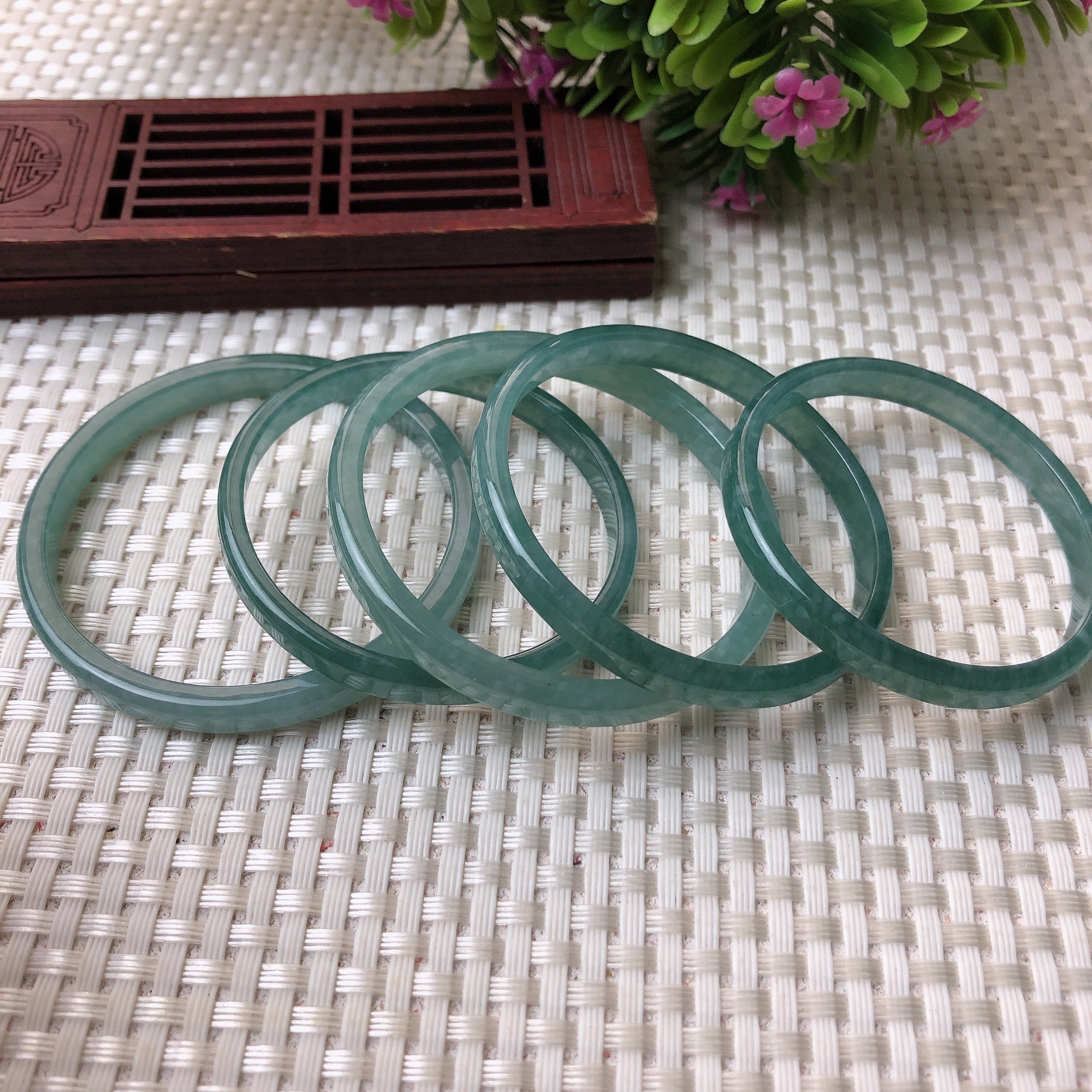 满色叮当镯窄条方条天然翡翠