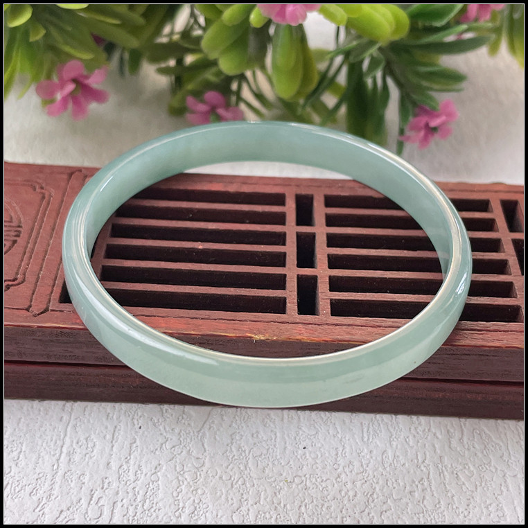 天然翡翠手镯冰蓝水童镯