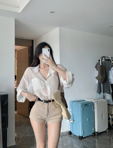 Genieeea吉妮的宝藏 微透视薄款宽松衬衫均码搭配卡其色牛仔短裤