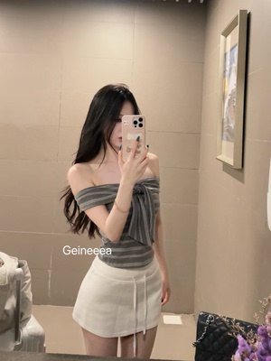 Genieeea吉妮的宝藏 松弛Max条纹自带灰白色系一字肩背心