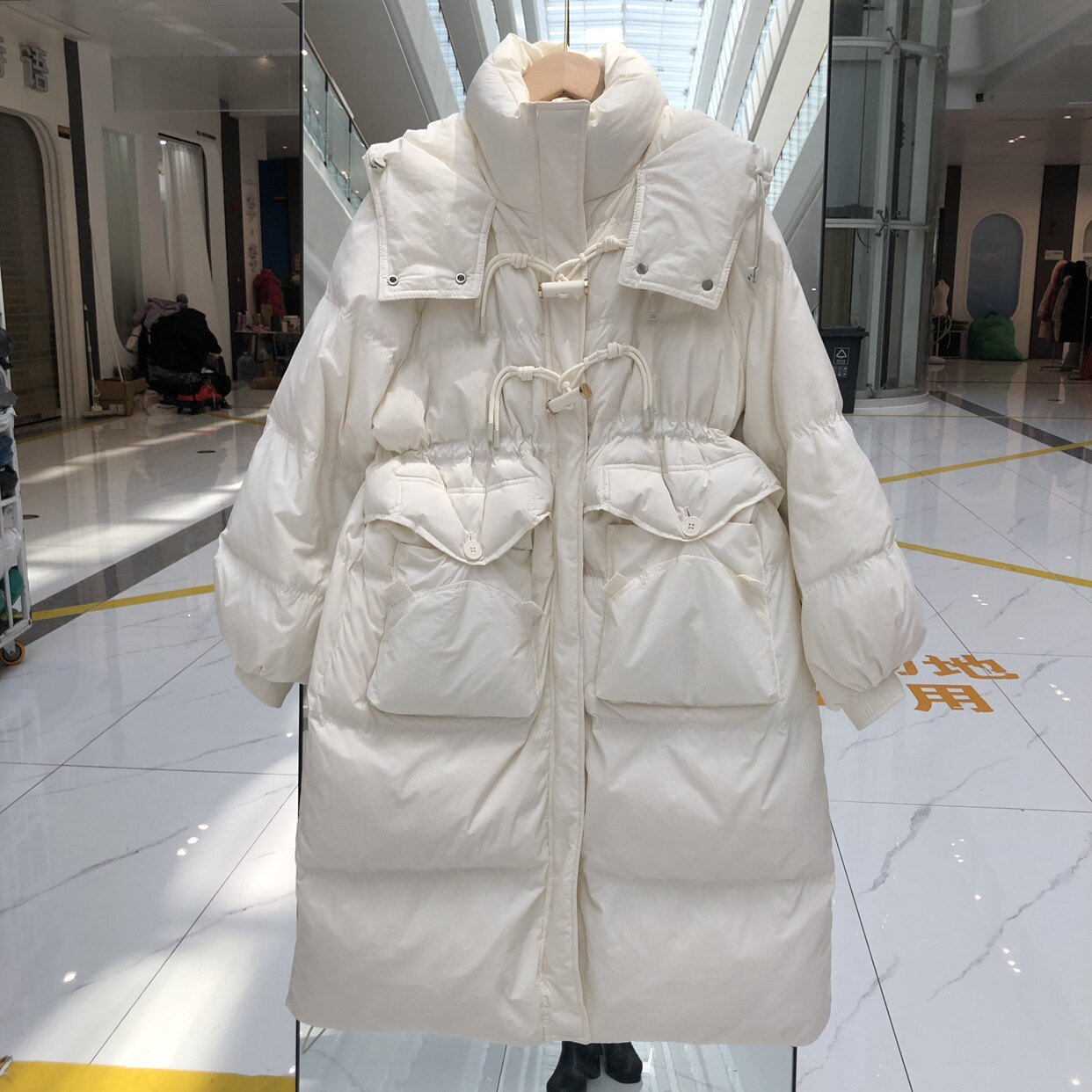 2025年冬季新款羽绒服女中长款长过膝角扣收腰白鸭绒保暖加厚外套