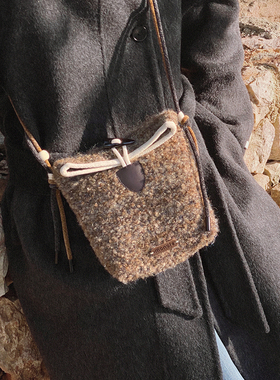 Monote秋冬小跨包羊毛呢单肩可调节信封包斜挎复古时尚手机钥匙包