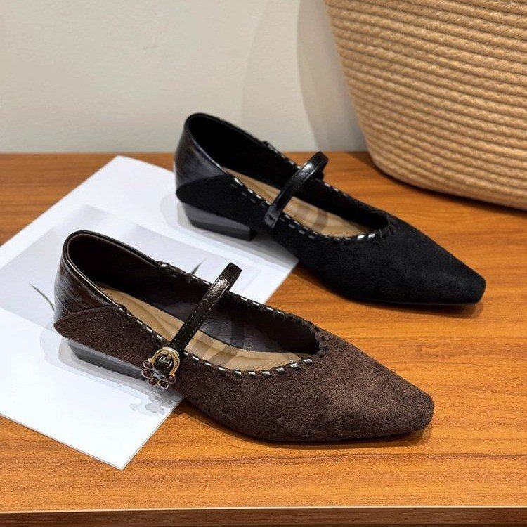 一字带尖头浅口单鞋女2026春季新款法式复古绒面低跟玛丽珍小皮鞋