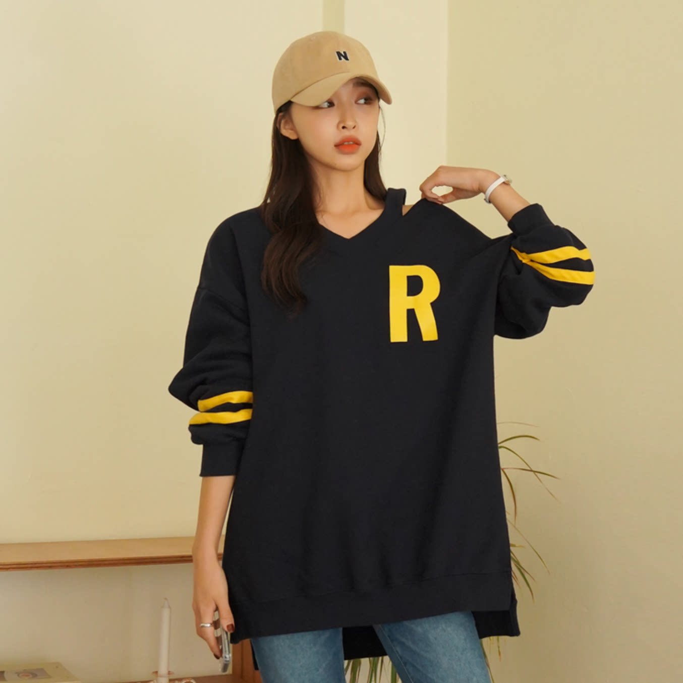 韩国特大码女装胖mm秋装新品时尚R字母侧露肩宽松长袖休闲卫衣901