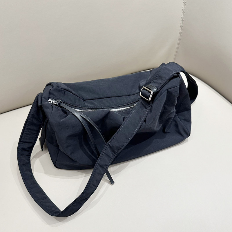 慵懒风休闲运动枕头包新款轻便大容量男女包健身吐司包旅行斜挎包,箱包皮具/热销女包/男包,通用款女包,淘宝优惠券,粉丝福利购,淘宝优惠卷