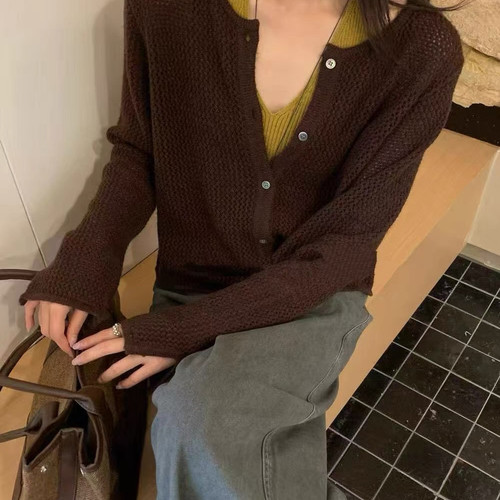 YJIA 伊嘉镂空宽松休闲针织开衫挂脖显瘦背心套装8505