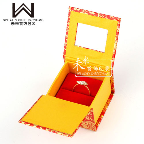 红金花回型戒指盒红底磁铁纸盒