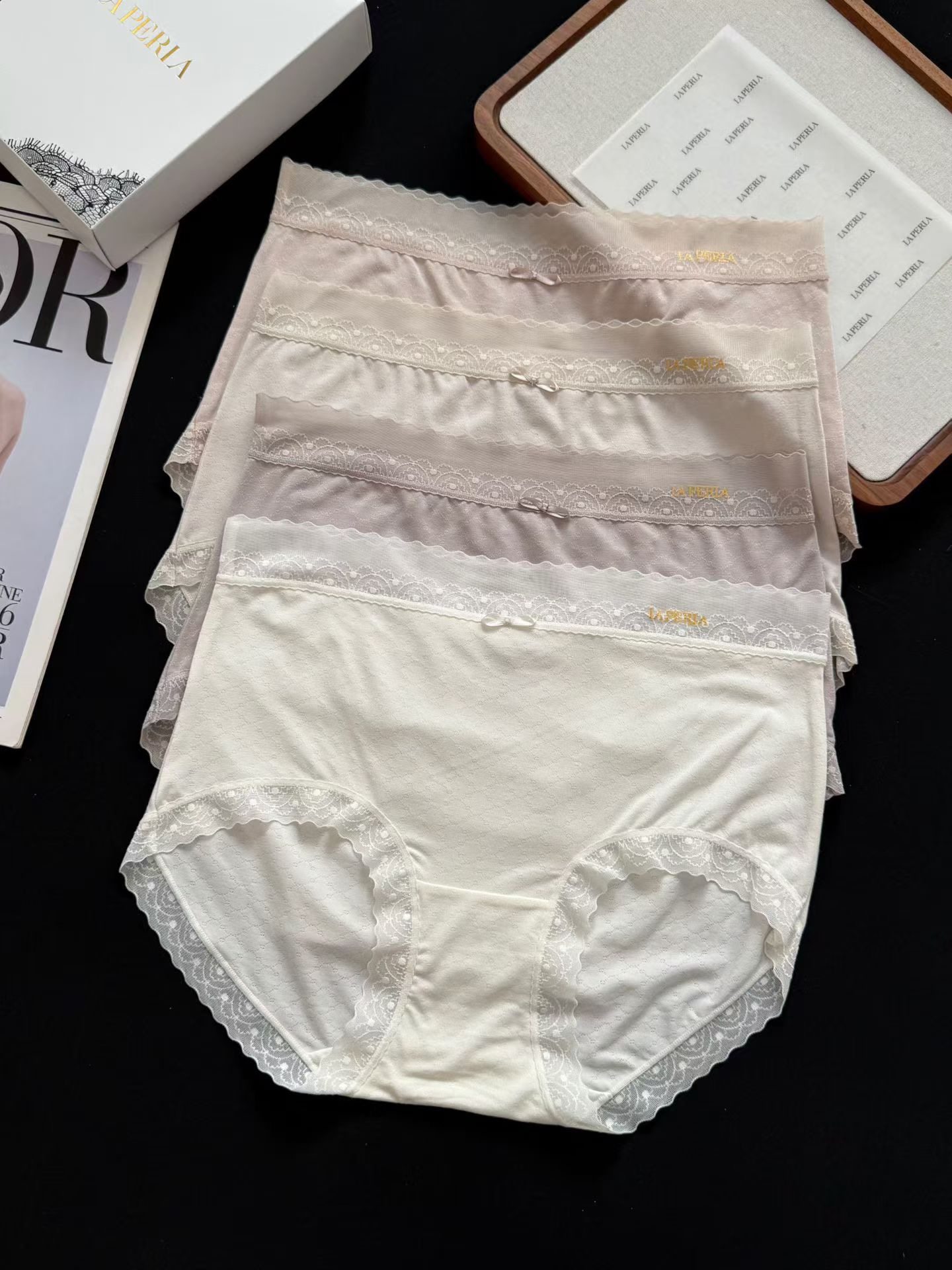 LP新品莫代尔呼吸女士内裤中腰蕾丝边包臀棉裆裸感三角裤