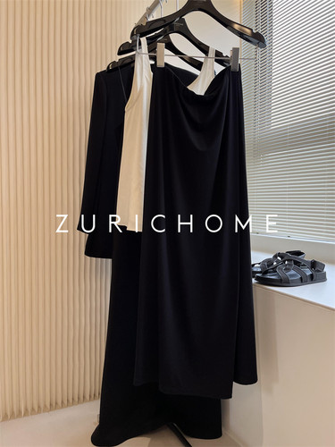 柔软爽滑后开叉松紧腰黑色半裙