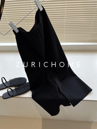 实用不过时显瘦黑色后开叉半裙