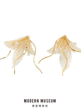 MODERNMUSEUM摩登博物馆原创设计曾黎同款贝壳贝母花水晶耳夹耳饰
