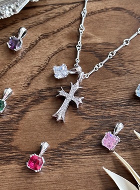 白金色方糖十字项链锁骨毛衣链