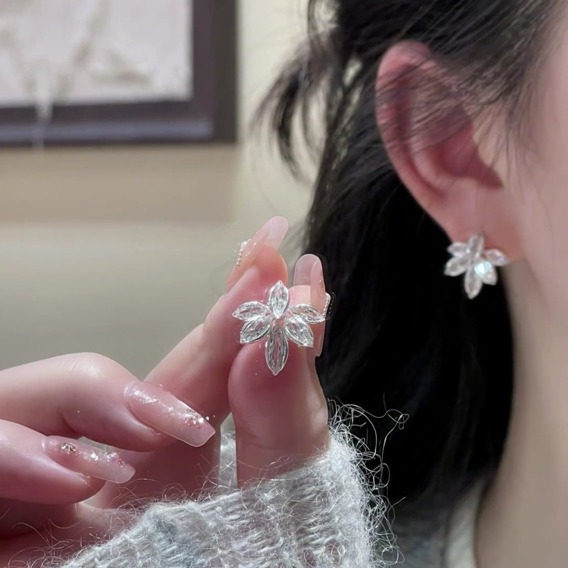 日韩高级感锆石花瓣耳钉银耳环