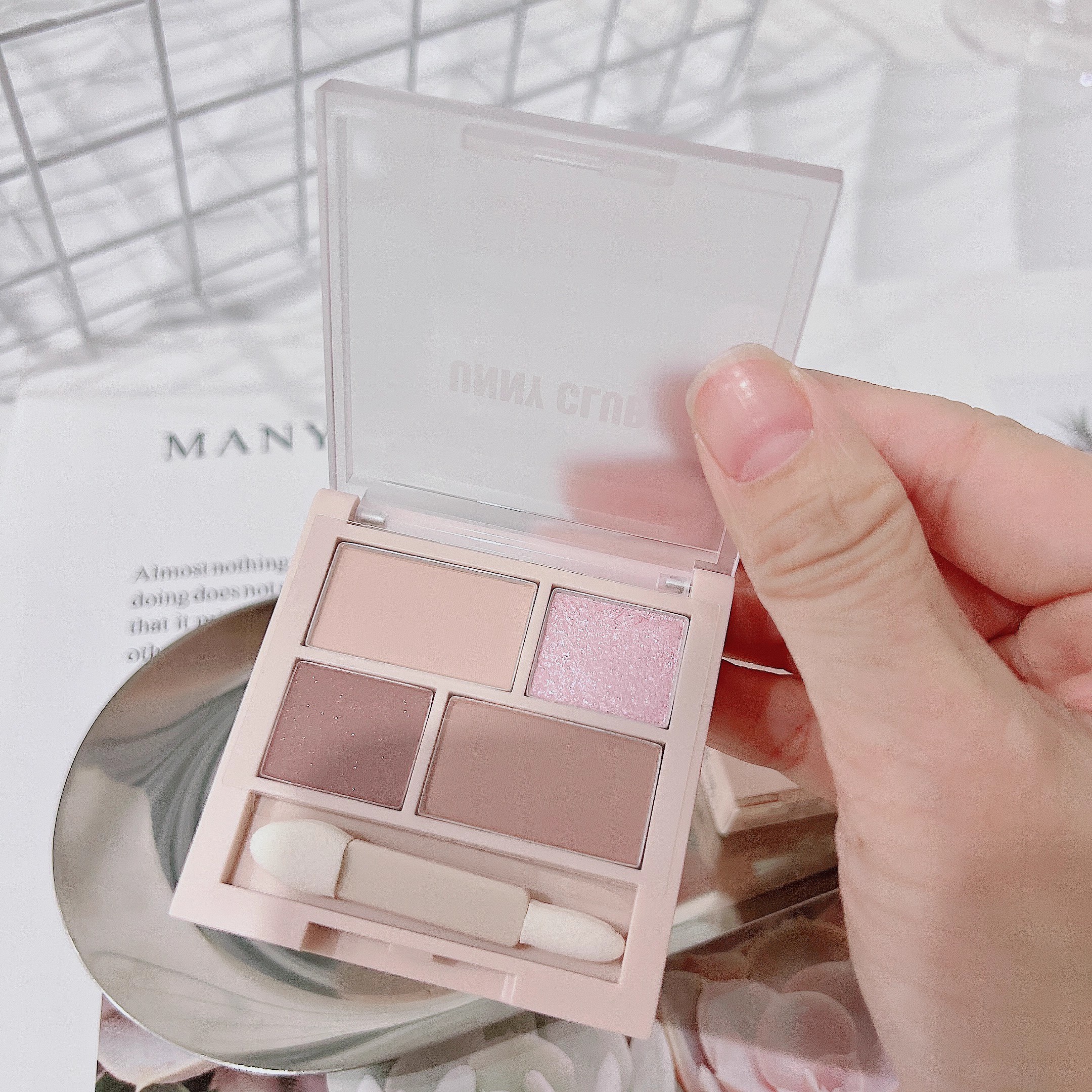 温柔淡颜女神 百搭氛围盘 一击心动~柔羽焕彩四色眼影03纯露罗莎