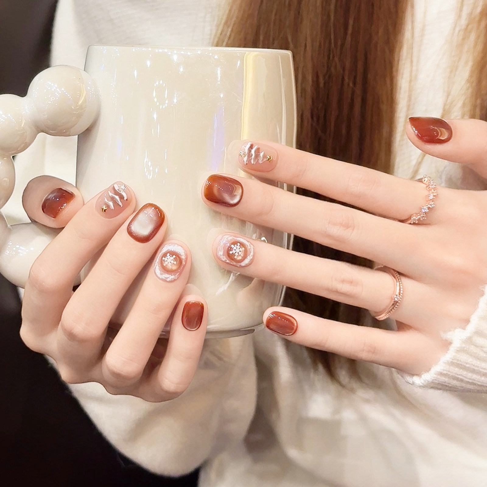 云皙手工圣诞穿戴甲秋冬短款棕色猫眼美甲2025新款高级感指甲贴片