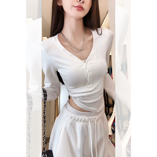t恤 气质女士上衣正肩V领长袖 2026超火减龄白色上衣女春季 2026新款