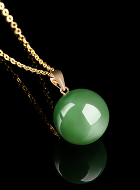 菠菜绿老料和田玉碧玉圆珠吊坠