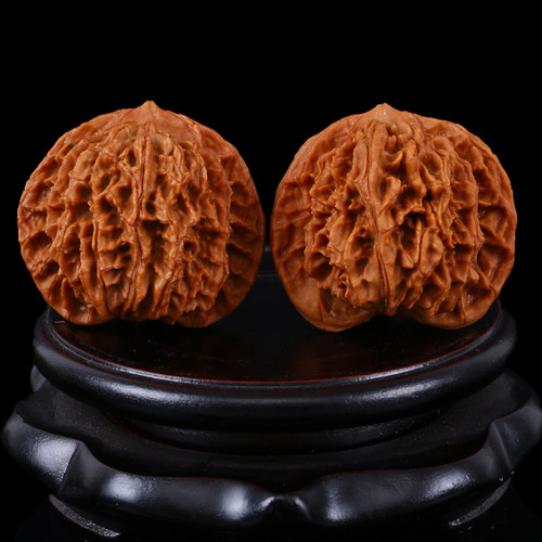 文玩核桃盘龙纹野生狮子头手把件