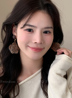 冬日温暖~美拉德毛绒花朵耳环女方圆脸显脸小耳钉小众设计感耳饰