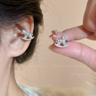 幸运加码!爆闪小马耳夹女轻奢高级感无耳洞耳骨夹本命年马年耳环