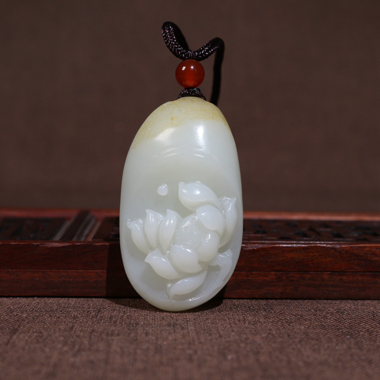 新疆和田籽料洒金皮荷花吊坠 莲花挂件花开富贵 白度好细度好温润