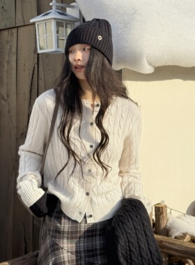 耀眼的星辰丨康宝莱羊绒白厂丝珠片纱丨全身绞花羊绒开衫-MY6446