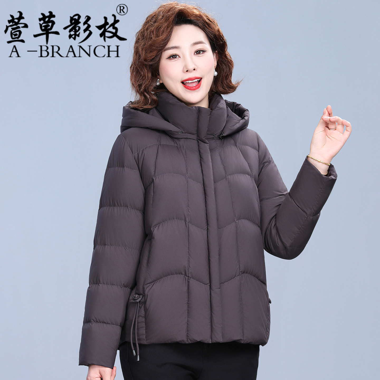 中年妈妈羽绒服女轻薄短款冬装2025新款洋气中老年鸭绒服保暖外套