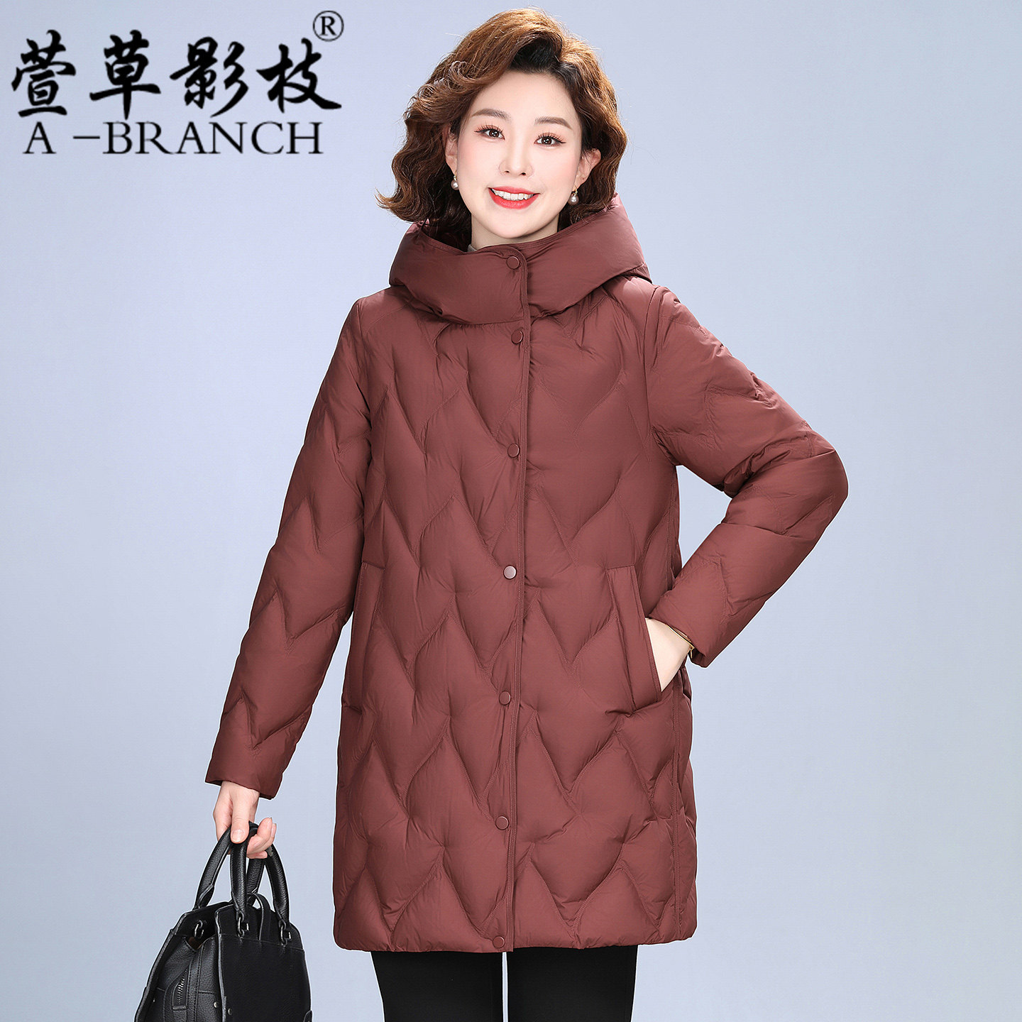 品牌妈妈冬装羽绒服保暖白鸭绒2025新款中老年女洋气中长款厚外套