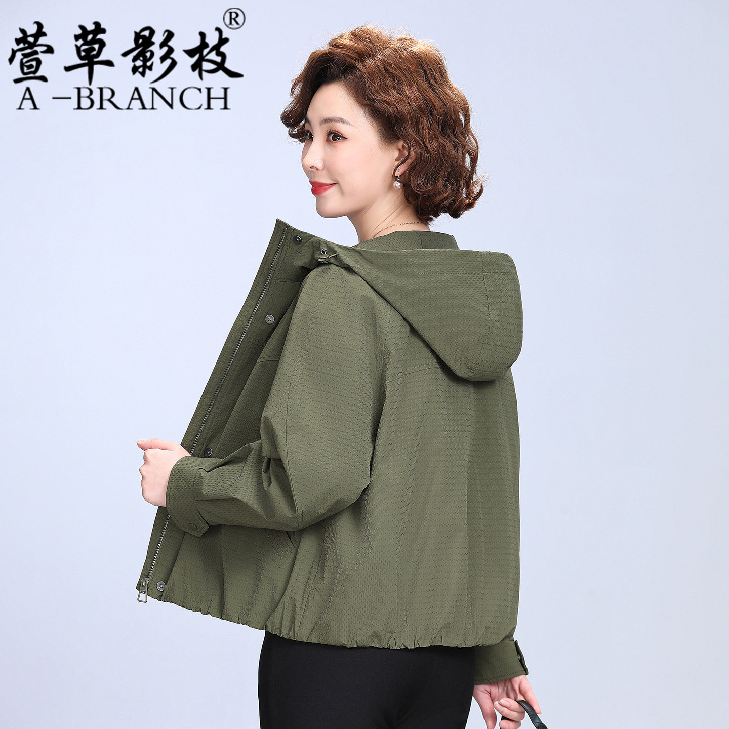 中年妈妈春装外套短款洋气2026新款女士休闲风衣小个子夹克衫上衣