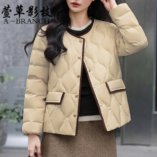 中年妈妈轻薄款小香风羽绒服女2025冬季小个子短款洋气白鸭绒外套