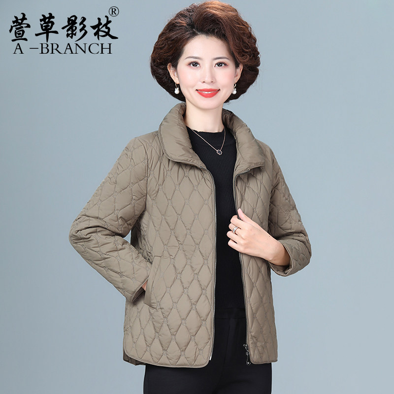 50多岁妈妈秋冬外套时尚棉服轻薄款中老年妇女棉衣洋气小个子棉袄