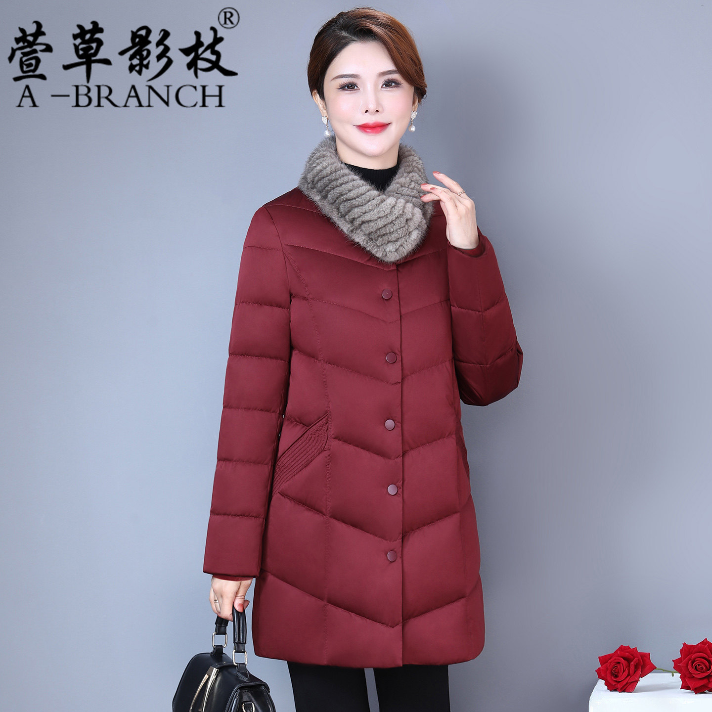 妈妈羽绒服女士冬季时尚鸭绒2025新款中老年高贵夫人气质翻领外套