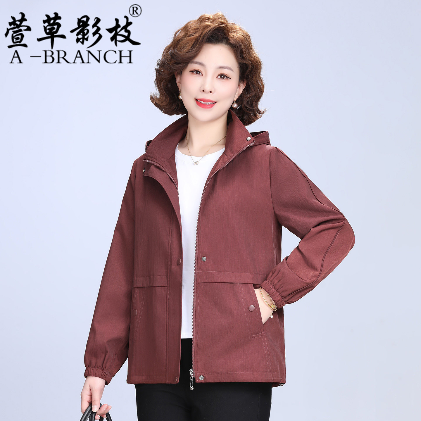 品牌妈妈春装外套2026新款中老年人风衣高贵气质大码女装春秋上衣