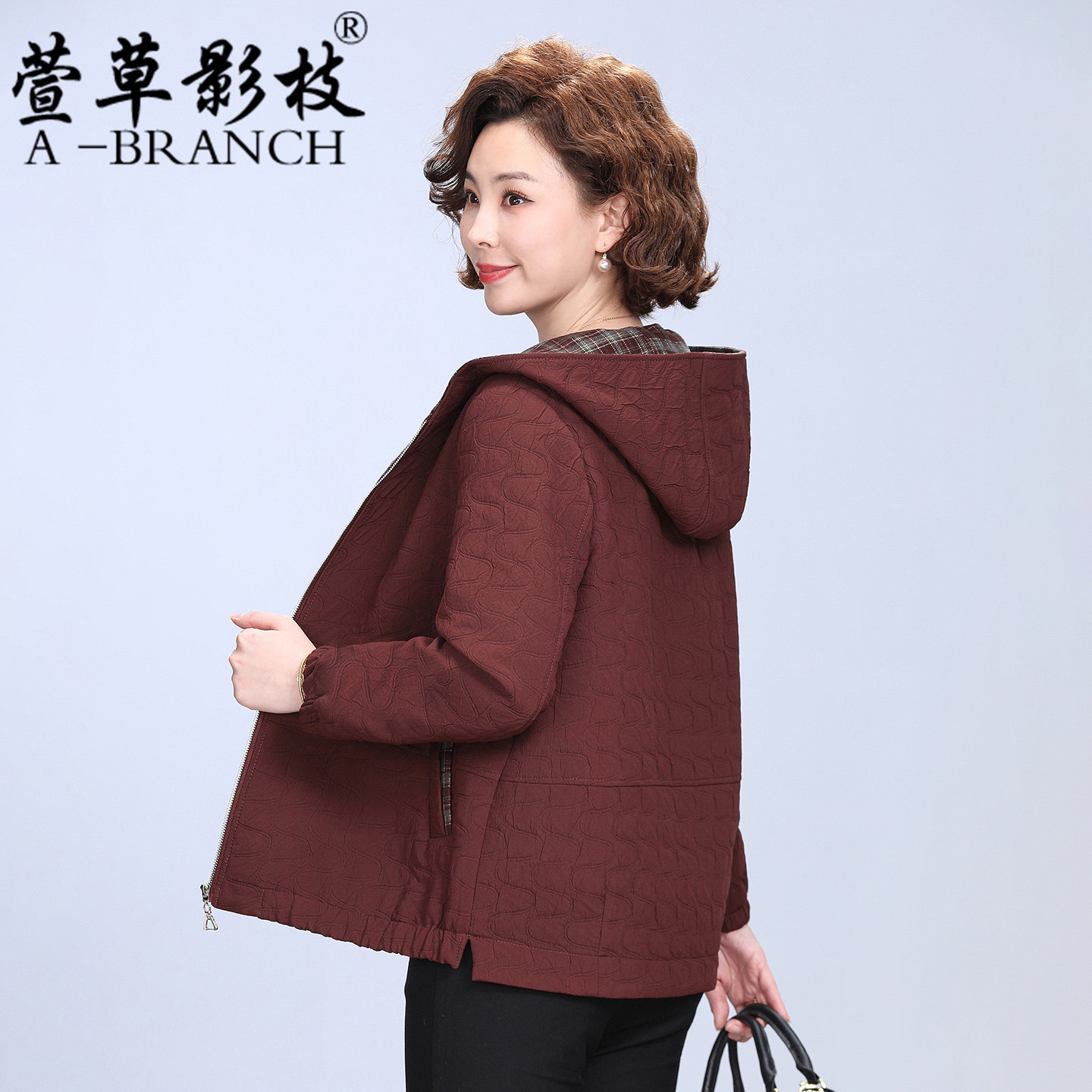 时尚妈妈春装外套2026新款中年女装夹克风衣洋气中老年春秋上衣服