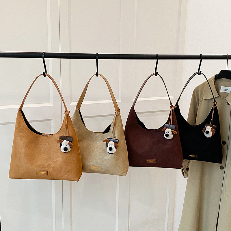 芊舒祺2025新款复古腋下包女大容量通勤托特包日韩风新月形单肩包