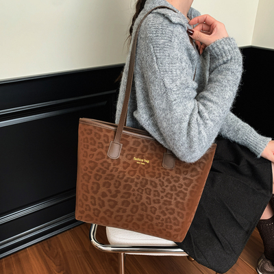 芊舒祺2025年冬季豹纹托特包女大容量复古单肩包通勤质感手提包