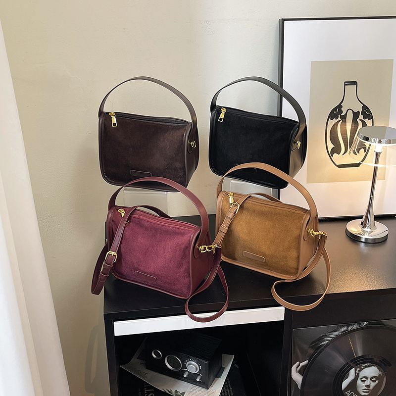 芊舒祺2025新款麂皮绒小方包女百搭洋气手提斜挎包时尚潮流单肩包