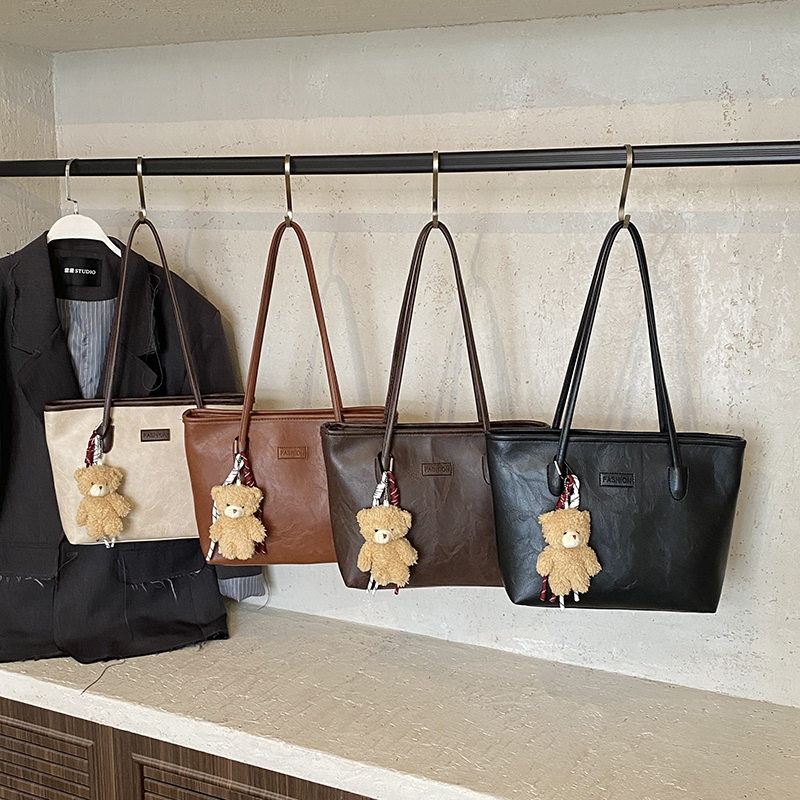 芊舒祺2025新款韩版百搭大容量托特包女通勤单肩手提包小熊挂件