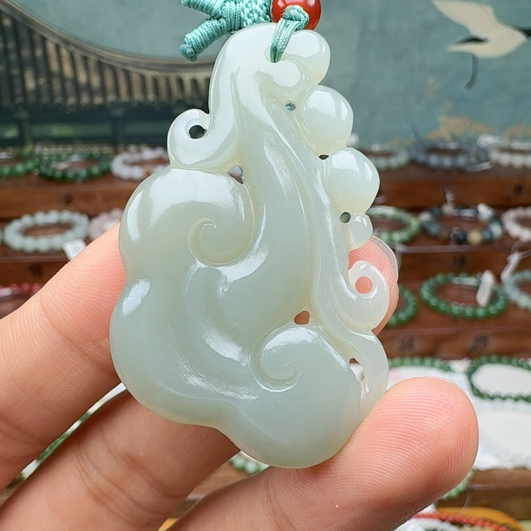高性价比 6442 新疆且末奶蓝如意灵芝吊坠