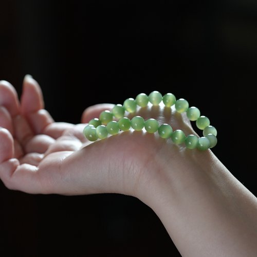 翠猫一线天！老坑俄碧玉冰底活猫眼一线天苹果绿8毫米手链串