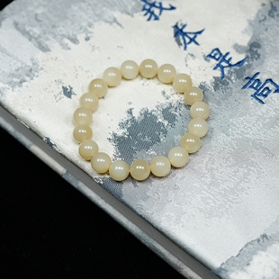 妙处难与君说。新疆且末料和田玉糖白玉10毫米手链串女