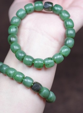 旷野的风。乌兰乌德碧玉籽料直切带皮10乘10毫米柔光手链