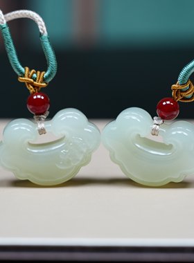 清水出芙蓉。青海老矿料和田玉冰浅晴水如意莲花锁吊坠